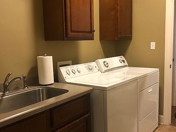 Deep sink in laundry room