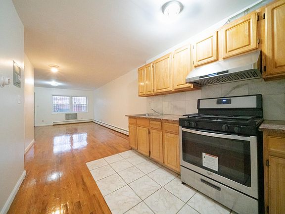 4th image of 2415 Matthews Ave