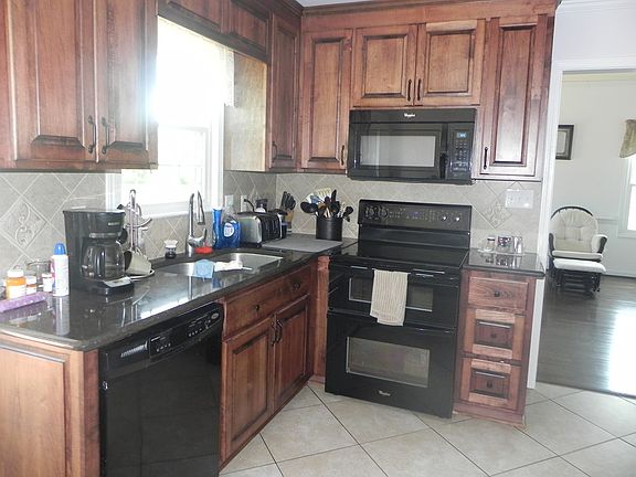3rd image of 107 Avery Pl