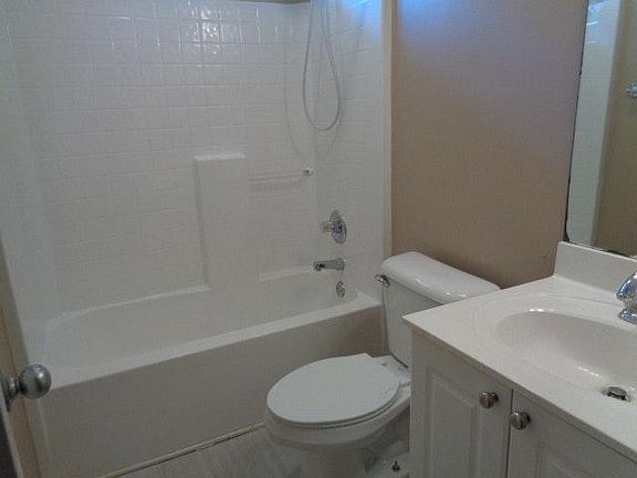 3rd image of 421 Park Lake Dr
