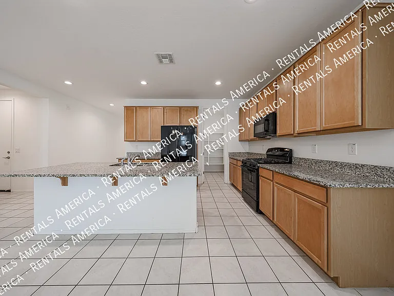 7513 W Illini St — Photo 14