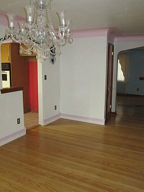 3rd image of 517 E Liberty St