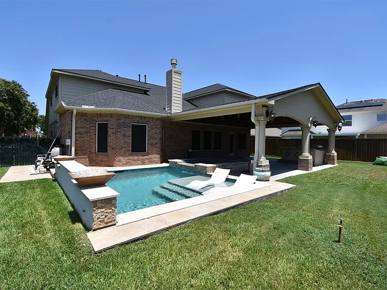 16915 Locust Springs Dr — Photo 39