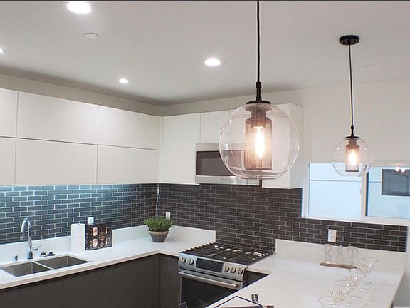 4th image of 119 N Manhattan Pl