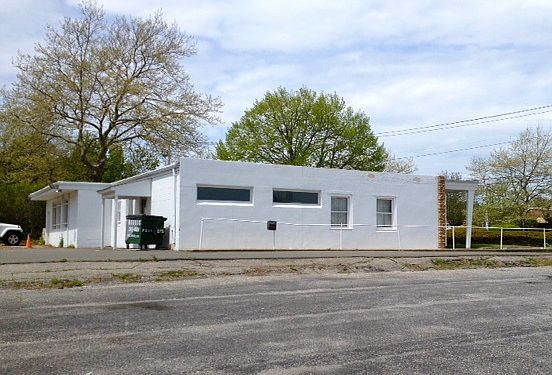 2nd image of 596 Hampton Rd