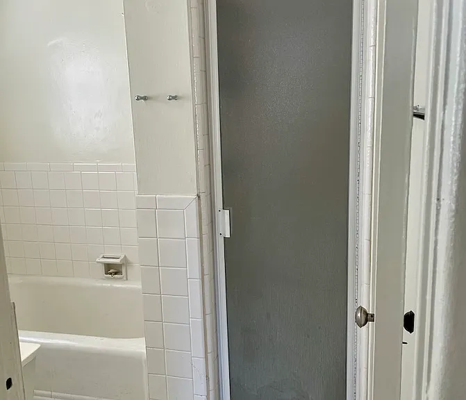 1046 N Crescent Heights Blvd — Photo 15