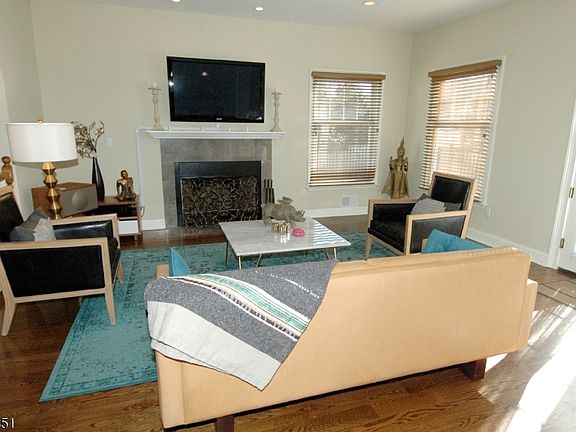 3rd image of 52 Morris Ave Unit B