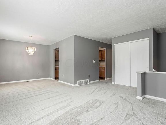 5th image of 2560 Sawmill Meadows Ave