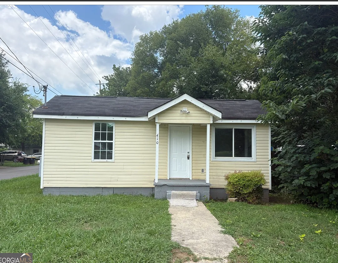 3 bed, 880 sqft, $1,400 — Photo 1