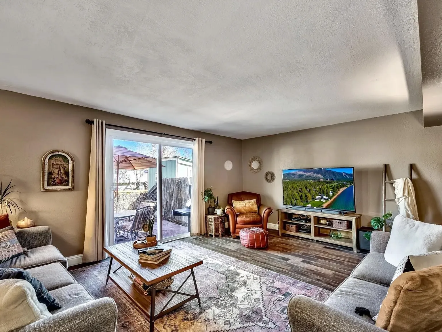3 bed, 2.5 bath, 1541 sqft, $2,695 — Photo 2