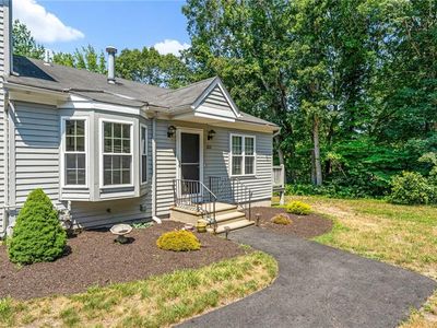 565 Quaker Ln APT 122, West Warwick, RI, 02893