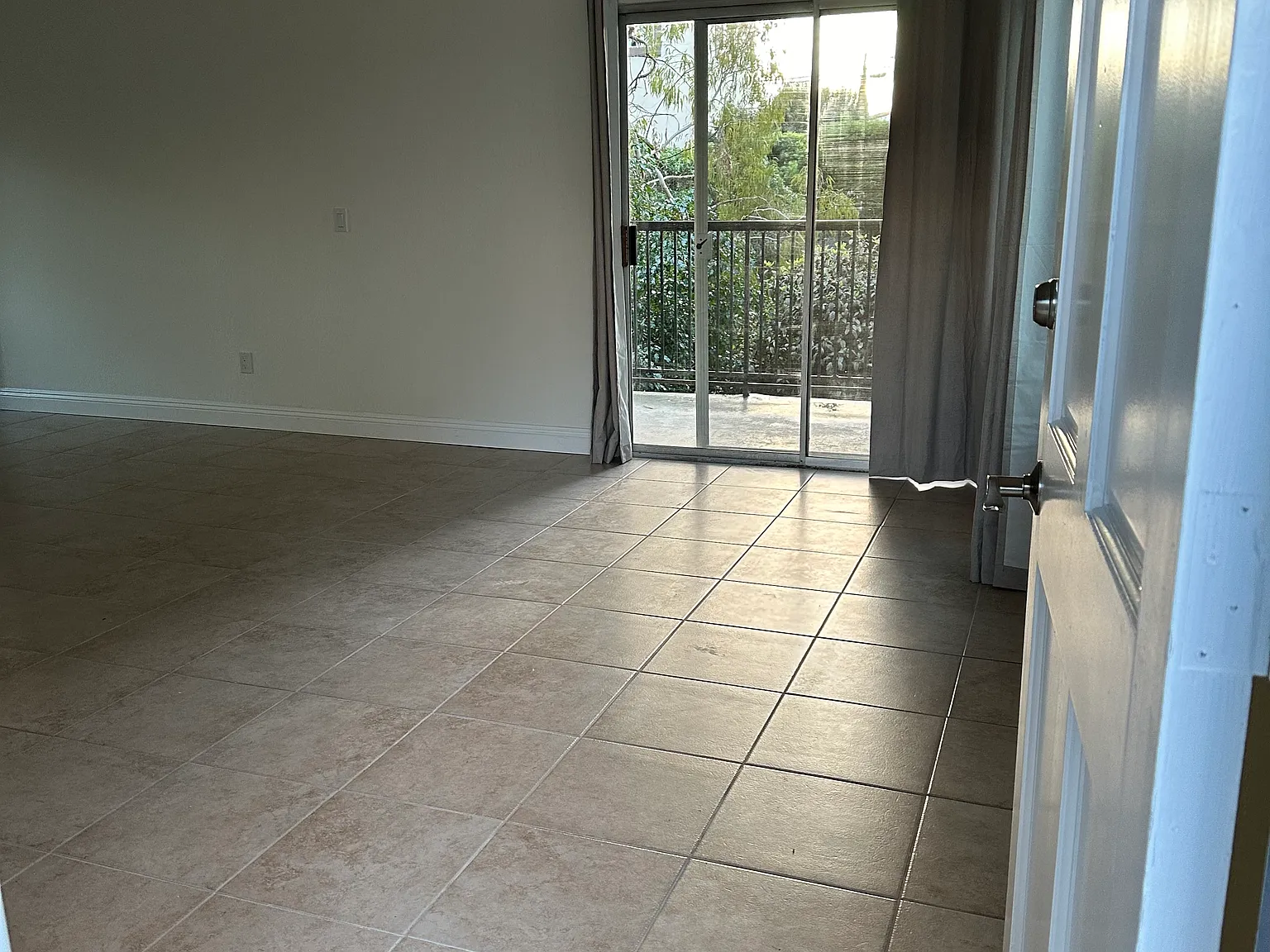 2 bed, 900 sqft, $3,200 — Photo 3