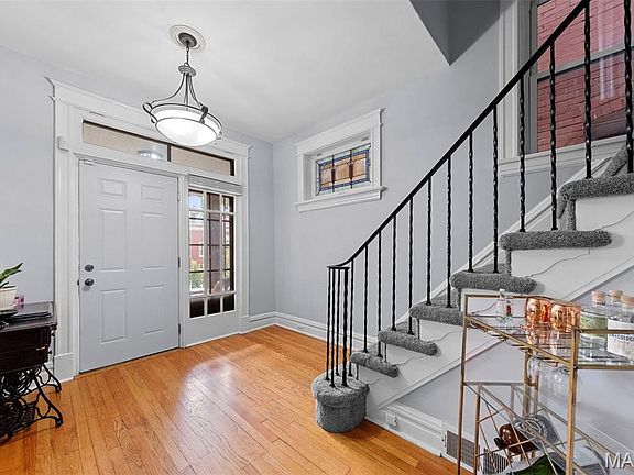 2nd image of 3522 Giles Ave