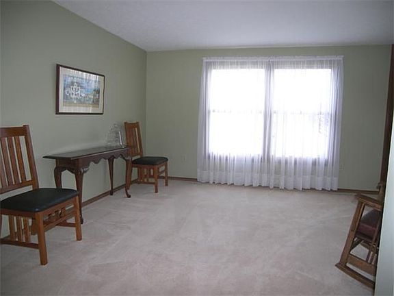 4th image of 13 Summer Hill Dr