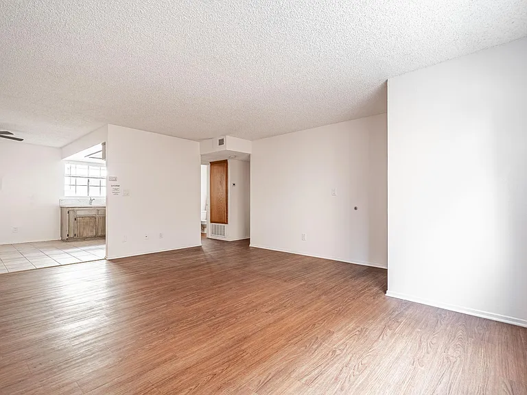 415 W Center St #B — Photo 1