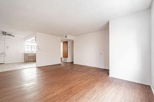 415 W Center St #B Photo 1