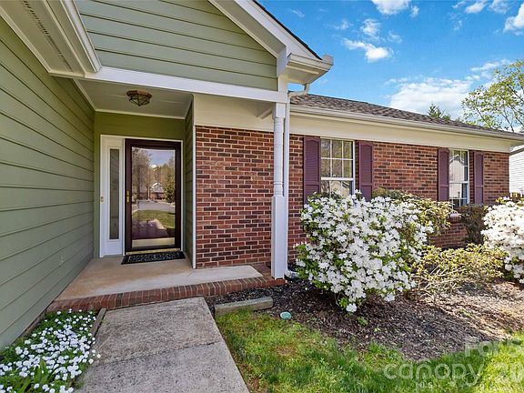 3rd image of 12100 Landing Green Dr