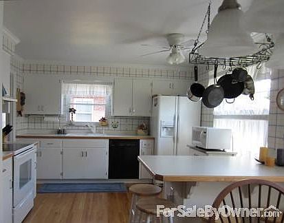 4th image of 1481 Westminster Dr