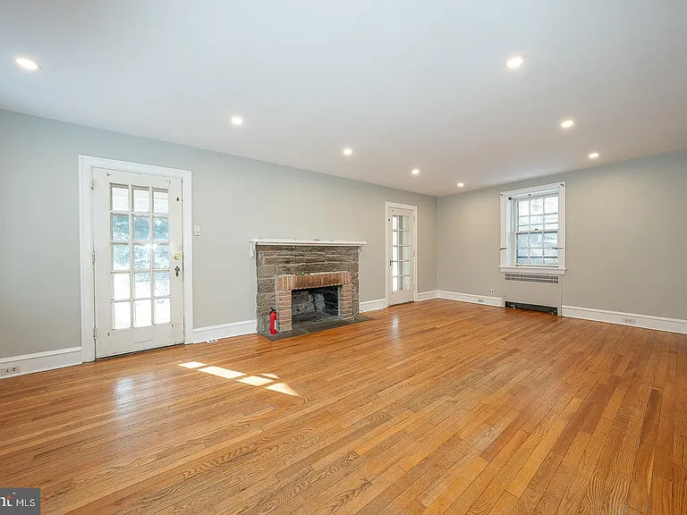 625 Chelten Hills Dr — Photo 6