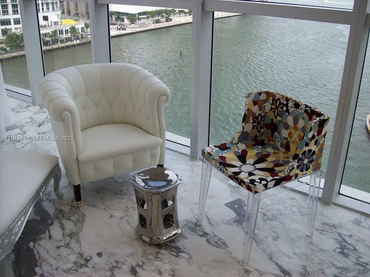 2 bed, 1012 sqft, $4,300 — Photo 2