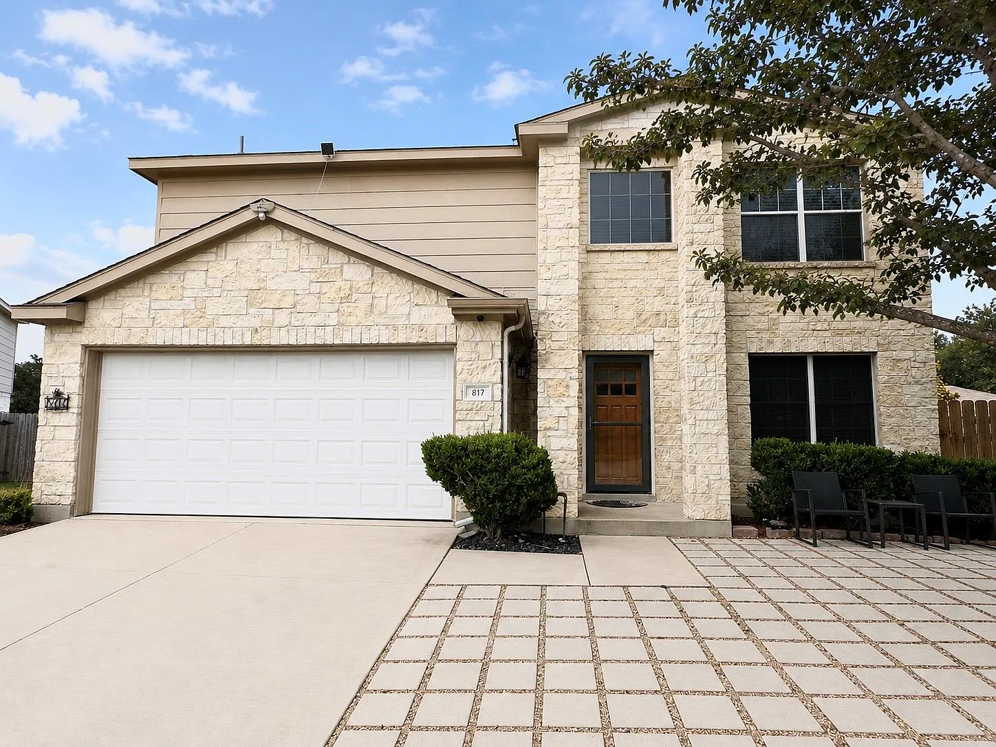 4 bed, 2.5 bath, 2102 sqft, $2,350 — Photo 3