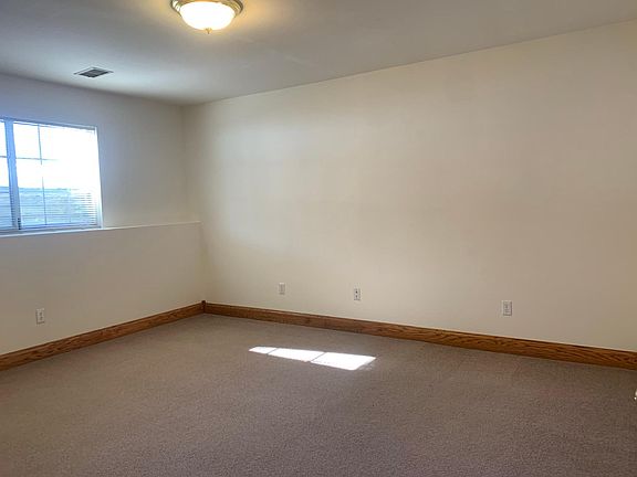 3rd image of 402 Oak Harbor Ct