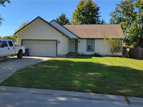 14650 S Peppermill Ct, Olathe, KS 66062