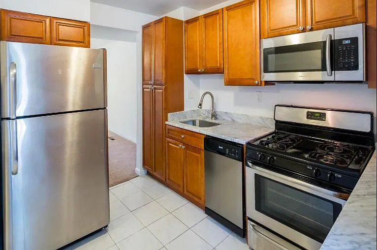 1329 Riggs St NW — Photo 4