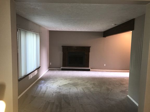 5th image of 2139 Woodleaf St