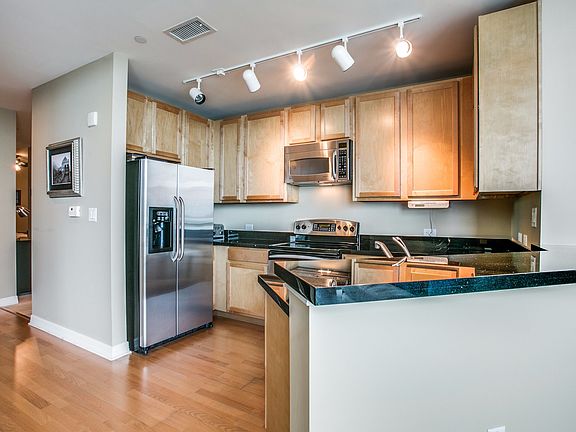 5th image of 500 Throckmorton St APT 1601