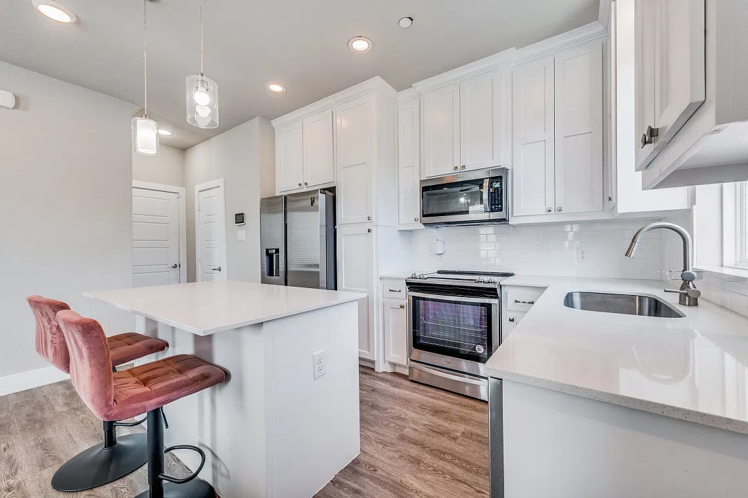 2 bed, 1200 sqft, $2,600 — Photo 2