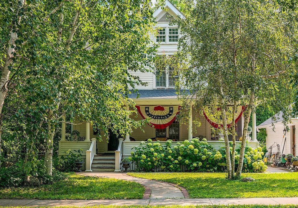 1st image of 215 Elm St