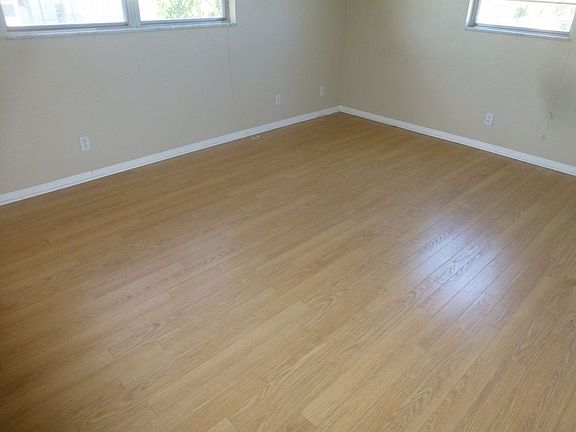 5th image of 275 Plaza Blvd