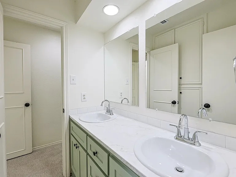 8308 Albany Ave — Photo 43