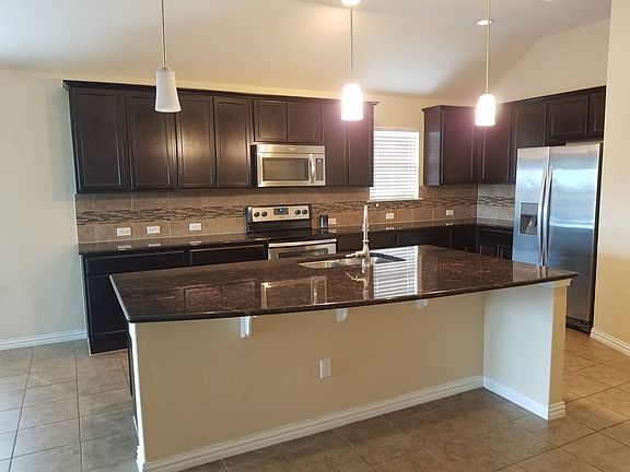 5th image of 806 Green Meadow Dr