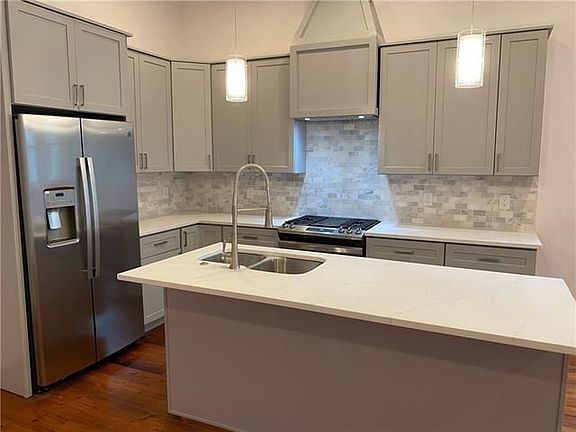 3rd image of 4502 Prytania St #201