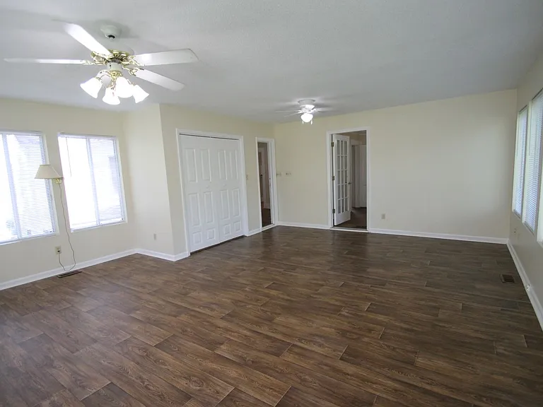 1004 Anderson Rd S — Photo 41