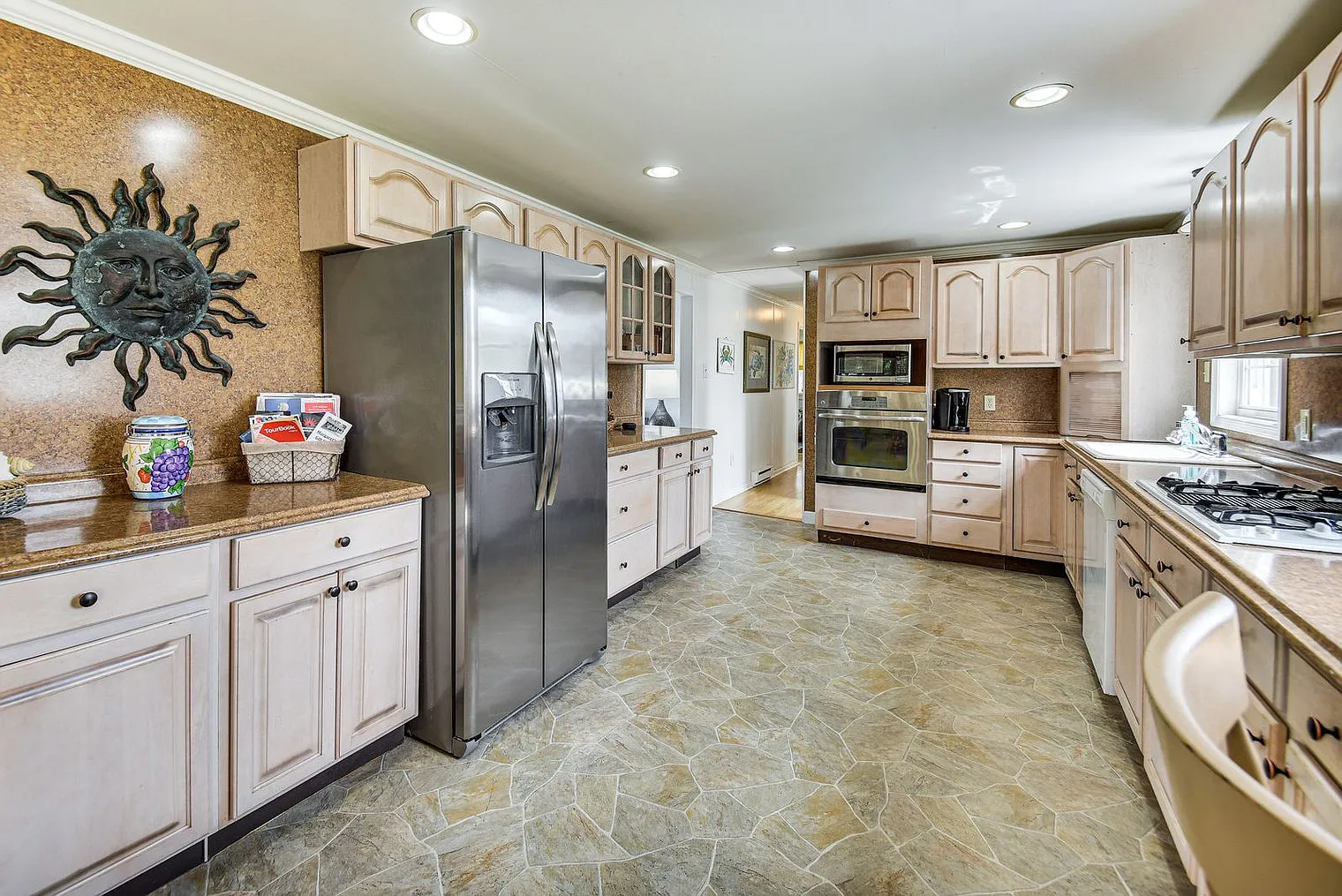 3 bed, 2.0 bath, 1593 sqft, $4,588 — Photo 4