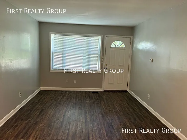 3700 Runyon Ave — Photo 2