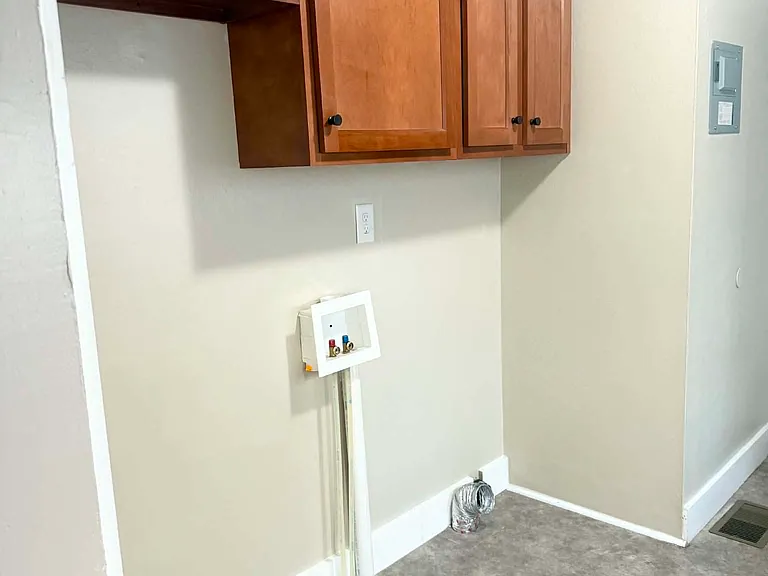 937 Center Way SW — Photo 3