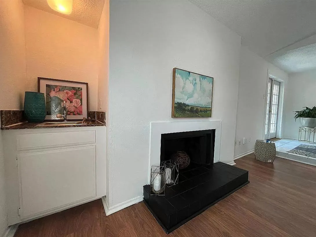 2 bed, 848 sqft, $1,450 — Photo 3