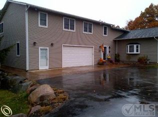 9133 Sunset Bluffs Dr, Clarkston, MI 48348