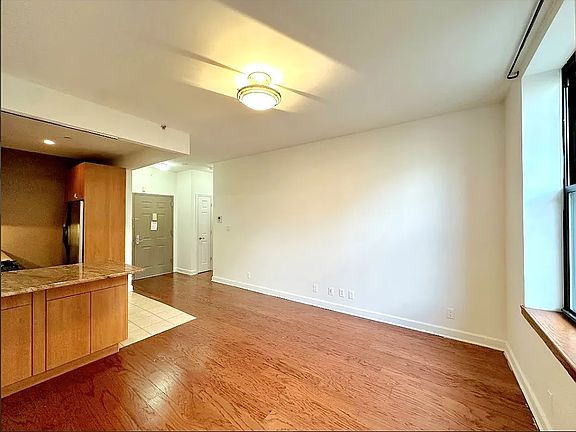 3rd image of 231 E 111th St APT 4A