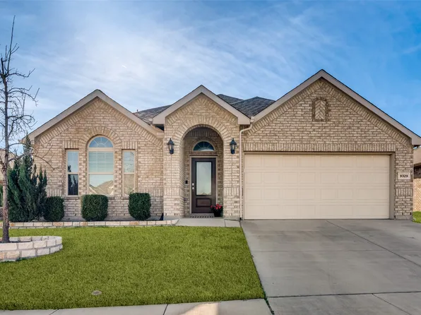 9329 Flying Eagle Ln, Fort Worth, TX 76131