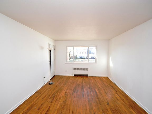 4th image of 921 N Ontario Ave APT 2