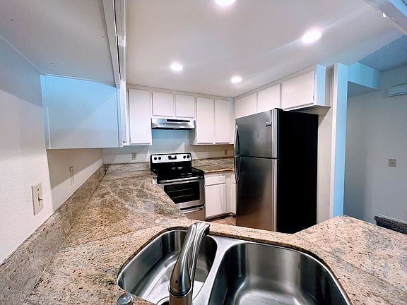 3rd image of 3912 60th St Unit 3
