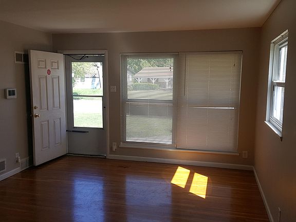 3rd image of 10329 Lilac Ave