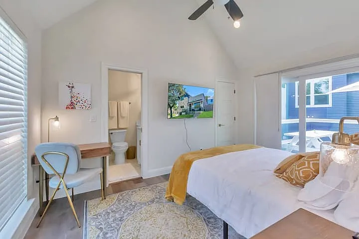 1101 Summit St #2 — Photo 14