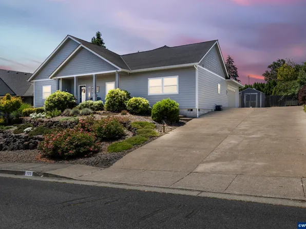 777 SE Cynthian Dr, Dallas, OR 97338