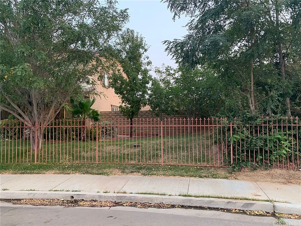 2nd image of 3500 Desert Oak Dr